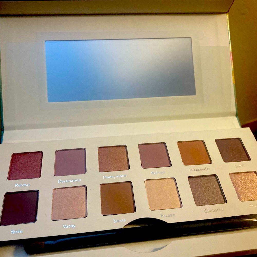 Limited edition! The colors are so gorgeous!